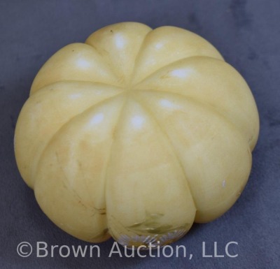 Mt. Washington melon-shaped sugar shaker, handpainted daisies - 8