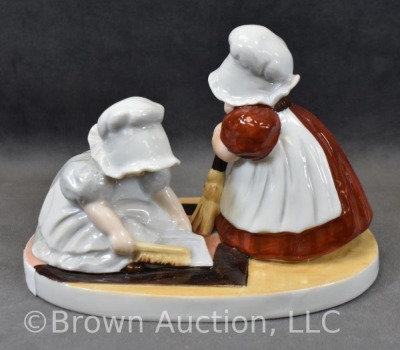 (2) Royal Bayreuth Sunbonnet Babies figurines - 4