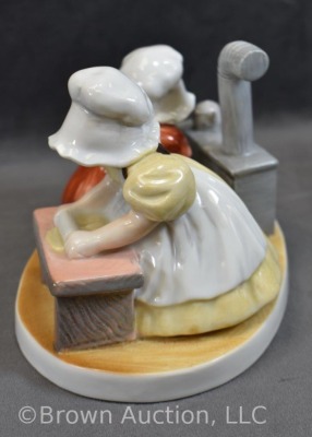 (2) Royal Bayreuth Sunbonnet Babies figurines - 8