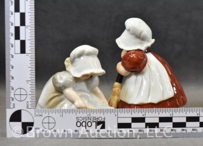 (2) Royal Bayreuth Sunbonnet Babies figurines - 12