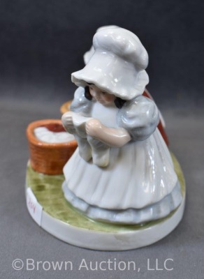 (2) Royal Bayreuth Sunbonnet Babies figurines - 3