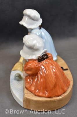 (2) Royal Bayreuth Sunbonnet Babies figurines - 8