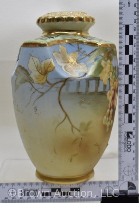 Mrkd. Nippon 8.5" vase, grapes and leaves design - 4