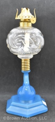 Sandwich Glass blue Swan 9" oil lamp - 4