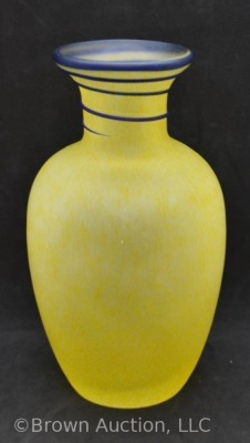 Czechslovakia 7.5" vase, bright yellow with cobalt top rim threading - 3