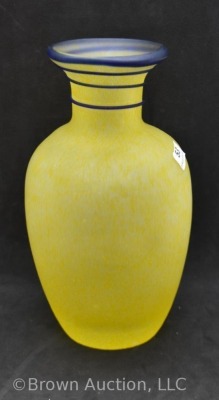 Czechslovakia 7.5" vase, bright yellow with cobalt top rim threading - 4