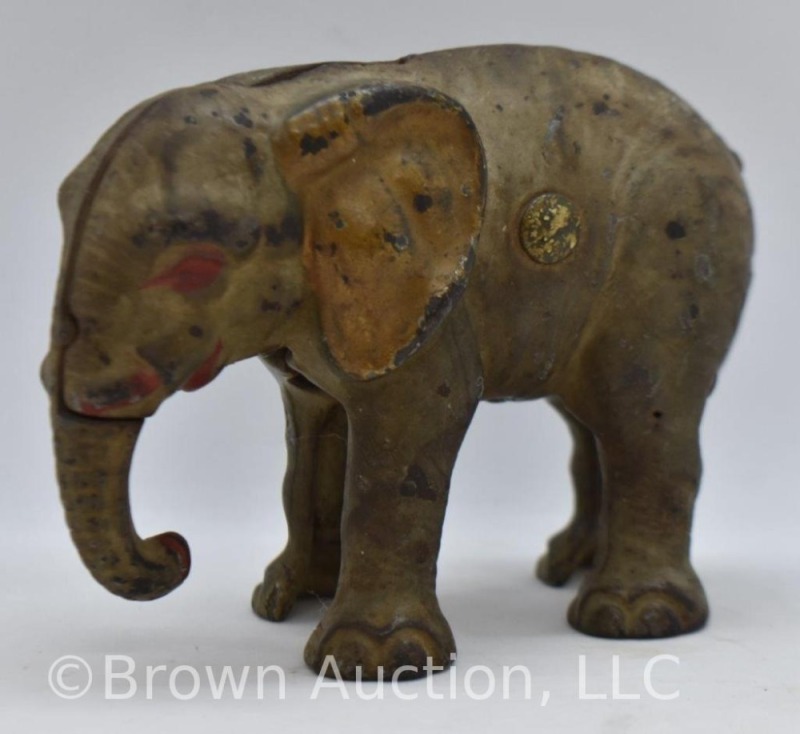 Cast Iron Hubley short trunk elephant bank, 3.5"h