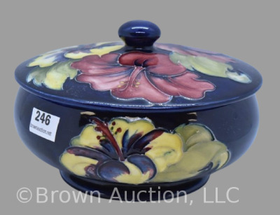 Mrkd. Moorcroft cobalt 5.5" round dia. powder box w/ lid