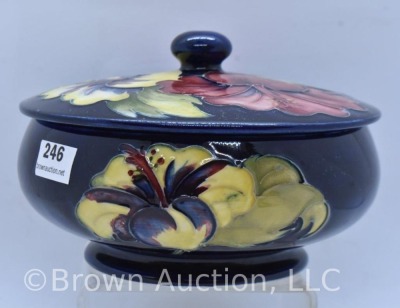 Mrkd. Moorcroft cobalt 5.5" round dia. powder box w/ lid - 3