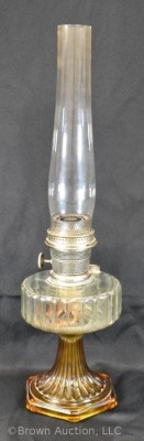 Aladdin Corinthian kerosene lamp, amber base/ clear font - 3