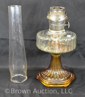 Aladdin Corinthian kerosene lamp, amber base/ clear font - 6