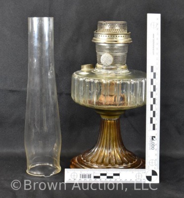 Aladdin Corinthian kerosene lamp, amber base/ clear font - 9