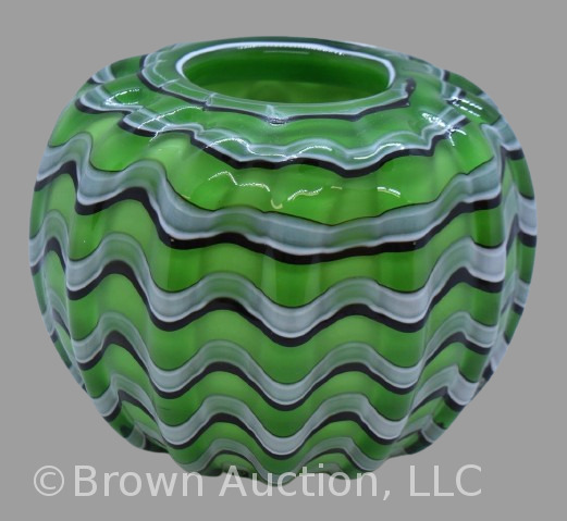 Murano-style Glass 4.5" rose bowl, green w/ wavy pattern