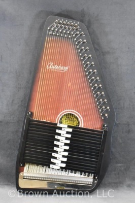 Oscar Schmidt Model No. OS-15B Autoharp and case - 2