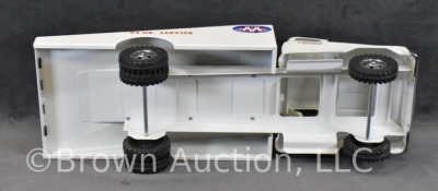 Tonka slant-back AA Wrecker Truck; 18"l - 4