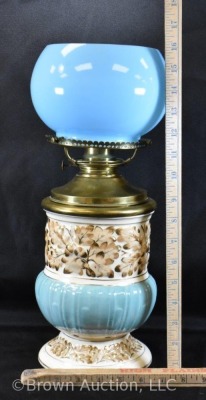 Hitchcock kerosene lamp in mrkd. Avalon Faience Balt base, blue globe - 14