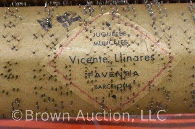 Vicente Llinares Spanish Faventia barrell organ music box + 3 rolls - works! - 12