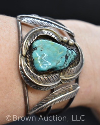 Navajo turquoise cuff bracelet, signed TM, feather designs accents - 6