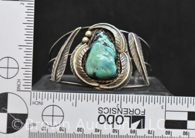 Navajo turquoise cuff bracelet, signed TM, feather designs accents - 7