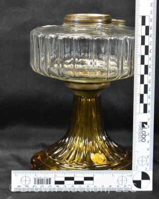 Aladdin Corinthian kerosene lamp stand, clear bowl w/ amber base - 4