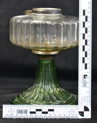 Aladdin Corinthian kerosene lamp stand, clear bowl w/ green base - 4