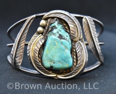 Navajo turquoise cuff bracelet, signed TM, feather designs accents - 8