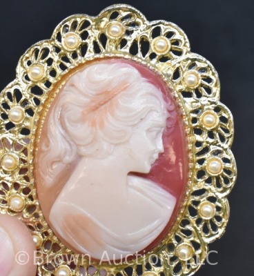 (2) Cameo brooches; (2) sets of earrings and (1) pendant - 7