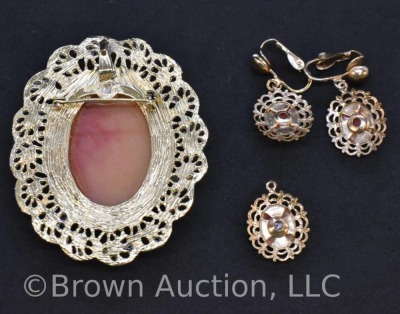 (2) Cameo brooches; (2) sets of earrings and (1) pendant - 8