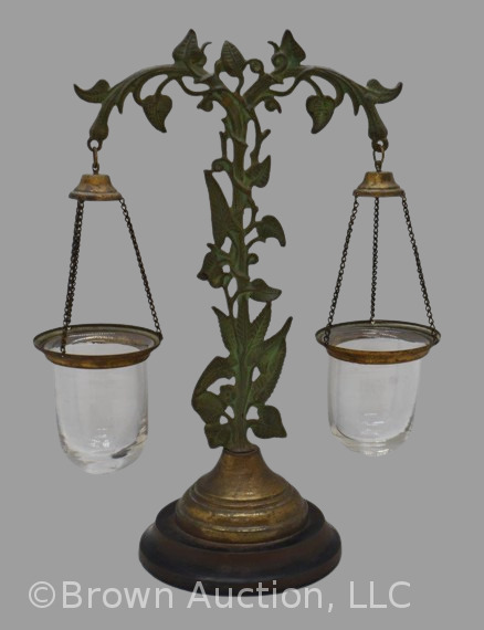 Victorian Ivy-patterned dbl. armed float lamp, 10" tall