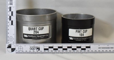 Hanging grain scale bushel bucket + pin and quart cups - 23