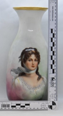 Handpainted porcelain 11.5" vase, Queen Louise portrait - 8