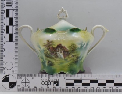 (3) Handpainted porcelain sugar bowls, different decorations and molds - 18