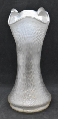 Kralik Art Nouveau Martele 7" white iridescent fan vase - 3