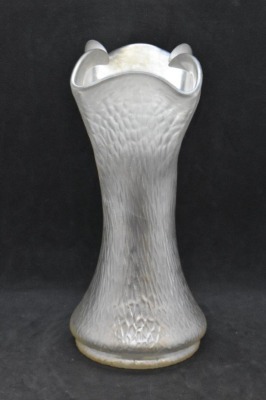 Kralik Art Nouveau Martele 7" white iridescent fan vase - 5