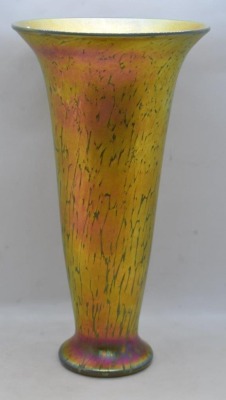 Lundberg Studios gold Favrile fluted trumped vase, 10" - 4