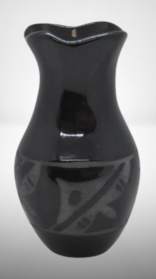 Native American Navajo black on black 6"h vase