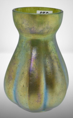 Loetz Creta Papillon 4.75" green irid. vase