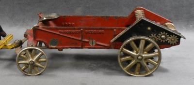 Cast Iron Arcade McCormick Deering mule-drawn manure spreader - 2