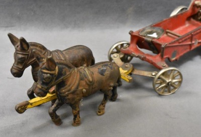 Cast Iron Arcade McCormick Deering mule-drawn manure spreader - 3