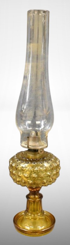 Amber kerosene lanp w/ embossed stars, 9"