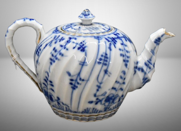 Royal Tettau blue and white 4.5"h teapot