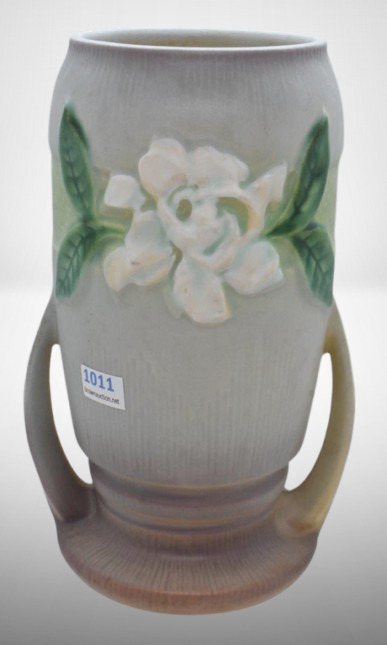 Roseville Gardenia 683-8" vase, gray