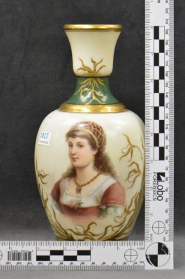 Victorian Limoges? 9" portrait vase, gold enameled decorations - 7