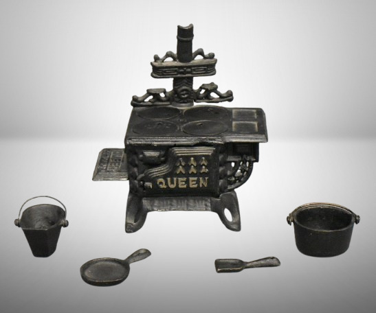 Cast Iron "Queen" miniature salesman sample stove + few accessories