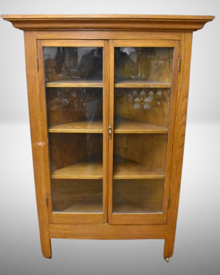 Oak Mission Arts and Crafts corner cabinet, 5-shelves
