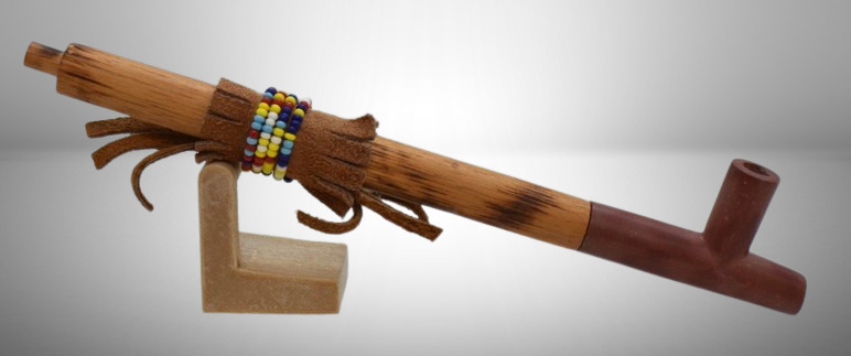 Native American Indian pipe, 7"l