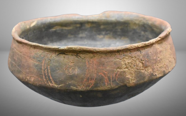 Pre-Columbian Native American paint pot