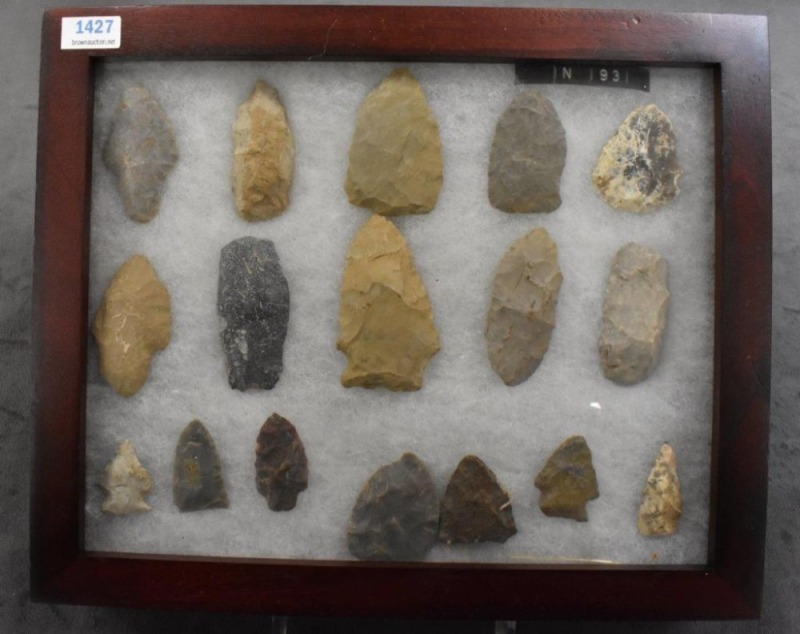 (17) Native American Indian arrowheads and points