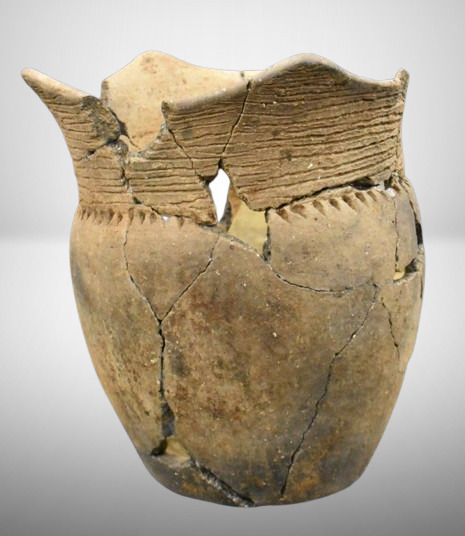 Pre-Columbian Native American Indian 7"h pot