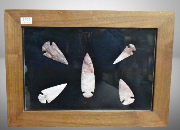 Display of (5) Native American St. Charles points